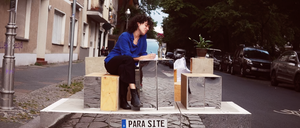 Ein Parkplatz wird zum Zimmer mit ausklappbaren Möbeln.