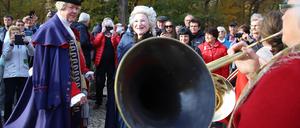 Hubertusfest im Jagdschloss Stern

 Jagdschloss Stern "Zu Tisch! Eine königliche Jagdtafel im Jagdtschloss Stern"  König Friedrich Wilhelm I. zu Gast, und die Brandenburgischen Parforcehornbläser   Foto: Manfred Thomas