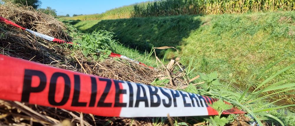 In diesem Graben im Landkreis Diepholz wurde am 10. September die Leiche einer 17-Jährigen gefunden.