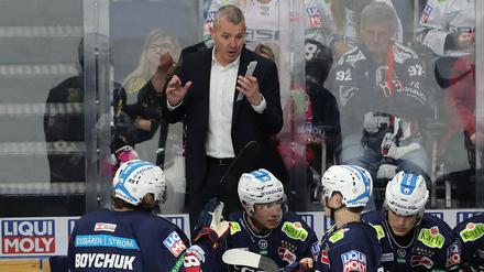 Trainer Serge Aubin geht in seine fünfte Saison mit den Eisbären.