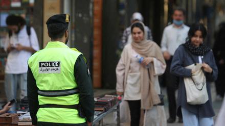 Die Polizeipräsenz auf den Straßen von Teheran hat sich deutlich erhöht.