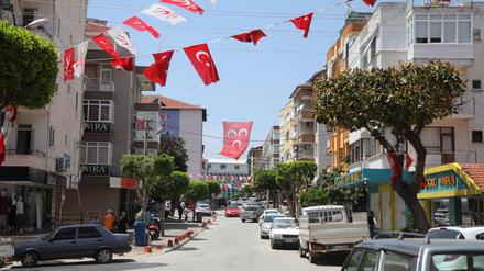 Viele Rentner:innen aus Deutschland, darunter auch viele Deutsch-Türken und Kurden, verbringen ein Großteil ihrer Rente in Orten wie Alanya, wo der Lebensunterhalt günstiger ist.