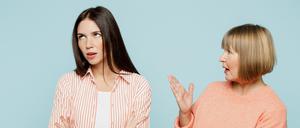 Eltern wollen für ihre Kinder da sein – auch, wenn diese längst erwachsen sind. Manchmal gehen die Sorgen dann zu weit. 