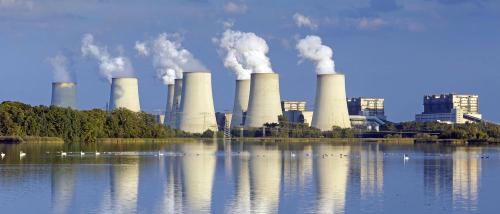 Blick auf das Kraftwerk Jänschwalde. Laut der UBA-Studie drohen mit dem Ende der Braunkohleförderung der Trinkwasserversorgung im Großraum Berlin und entlang der Spree große Engpässe.