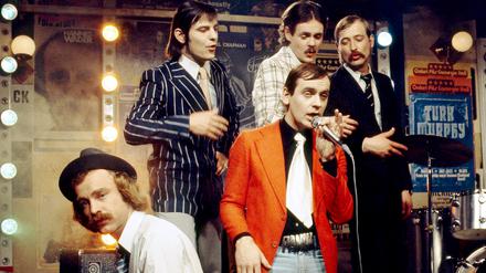 Udo Lindenberg und das Panikorchester 1973 in ihrer Stammkneipe Onkel Pö..