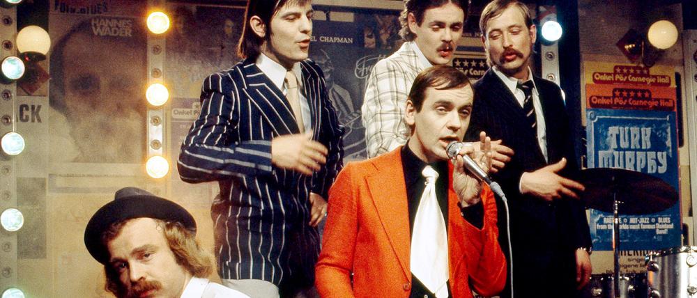 Udo Lindenberg und das Panikorchester 1973 in ihrer Stammkneipe Onkel Pö..