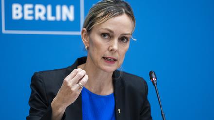 Manja Schreiner (CDU), Berliner Senatorin für Mobilität, Verkehr, Klimaschutz und Umwelt, spricht bei einer Pressekonferenz nach einer Sitzung des Berliner Senats. (zu dpa: «Uni Rostock prüft Schreiners Doktorarbeit - Ergebnis erst 2024») +++ dpa-Bildfunk +++