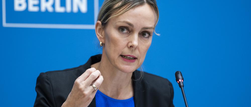 Manja Schreiner (CDU), Berliner Senatorin für Mobilität, Verkehr, Klimaschutz und Umwelt, spricht bei einer Pressekonferenz nach einer Sitzung des Berliner Senats. (zu dpa: «Uni Rostock prüft Schreiners Doktorarbeit - Ergebnis erst 2024») +++ dpa-Bildfunk +++
