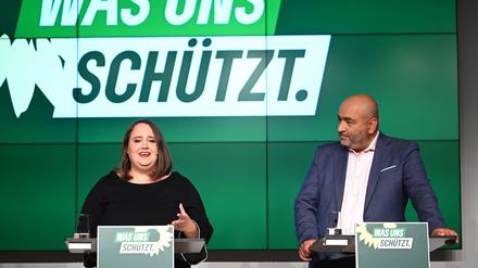 Die Grünen-Chefs Ricarda Lang und Omid Nouripour bei der Vorstellung des Europawahlprogramms. 