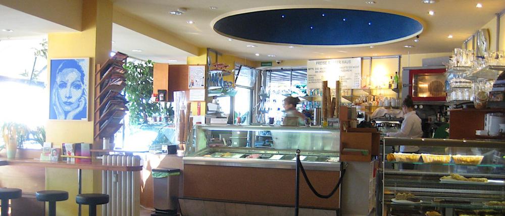 Eisdiele „Eisgrün“ am Kurfürstendamm in Berlin-Halensee.