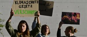 Klimaaktivistinnen rund um Luisa Neubauer (l.).