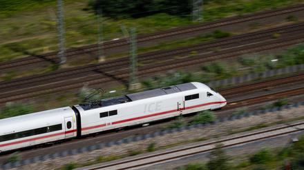 Lediglich 70,6 Prozent der Fahrgäste kamen 2022 mit weniger als 15 Minuten Verspätung an ihrem Zielort an.