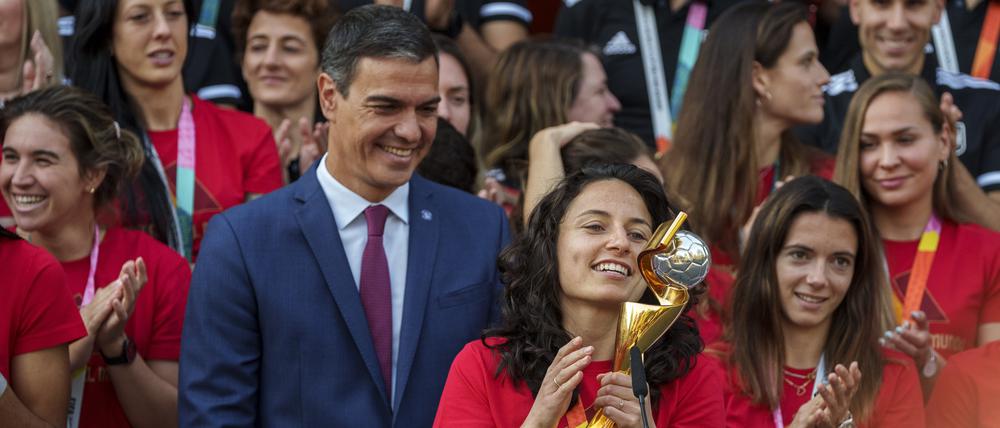 Ivana Andrés, Kapitänin der spanischen Frauenfußballnationalmannschaft, und ihre Kolleginnen müssen sich entscheiden.
