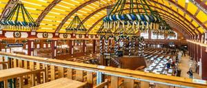 Vor dem Sturm. Das Löwenbräu-Festzelt, zwei Tage bevor das Fest eröffnet wird.