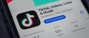 App Store - Apple 05.09.2023: Apple App Store auf einem iPhone. Allseits beliebte Apps - TikTok: Videos, Lives & Musik *** App Store Apple 05 09 2023 Apple App Store on an iPhone All Popular Apps TikTok Videos, Lives Music