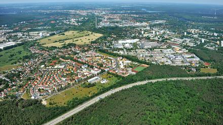 Das Kirchsteigfeld: Im Vordergrund erkennbar ist die Brache, die bebaut werden soll. 