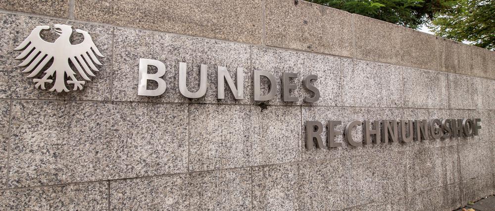 Eingang des Bundesrechnungshofs in Bonn.