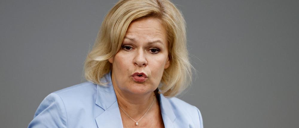 ARCHIV - 06.09.2023, Berlin: Nancy Faeser (SPD), Bundesministerin für Inneres und Heimat, hier am 06.09.2023 im Bundestag, stellt sich hinter die Grenzüberwachungspläne Ursula von der Leyens.