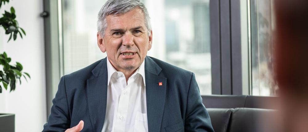 Jörg Hofmann ist seit Oktober 2015 Chef der Industriegewerkschaft Metall. Der Diplom-Ökonom verantwortet die grundsätzliche Ausrichtung der IG Metall und die Tarifpolitik.
