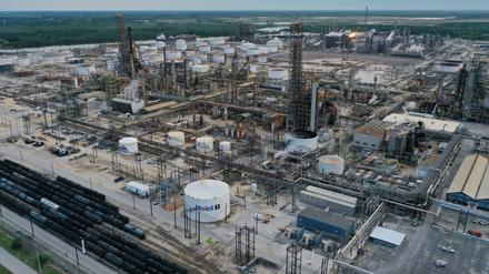 FILE PHOTO: An aerial view of Exxon Mobil’s Beaumont oil refinery, which produces and packages Mobil 1 synthetic motor oil, in Beaumont, Texas, U.S., March 18, 2023. REUTERS/Bing Guan/File Photo