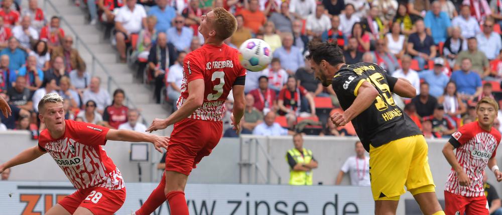 Mats Hummels (r.) bei seinem Treffer zum 1:0.