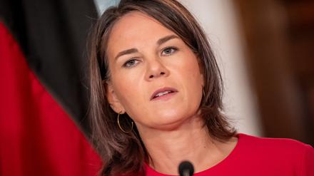 Annalena Baerbock (Bündnis 90/Die Grünen), Außenministerin, spricht während einer Pressekonferenz mit US-Außenminister Blinken nach dem bilateralen Gespräch. 
