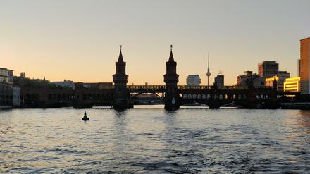 Die Oberbaumbrücke in Berlin. 