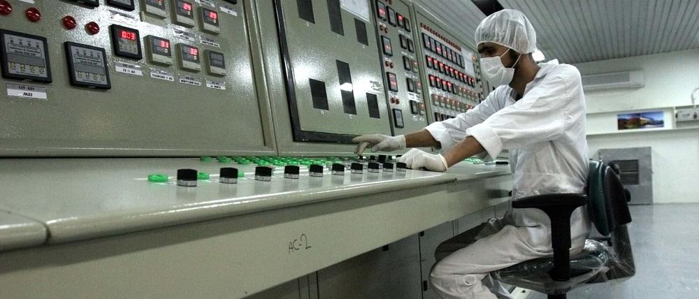 Ein Techniker arbeitet in der Uranumwandlungsanlage außerhalb der iranischen Stadt Isfahan.