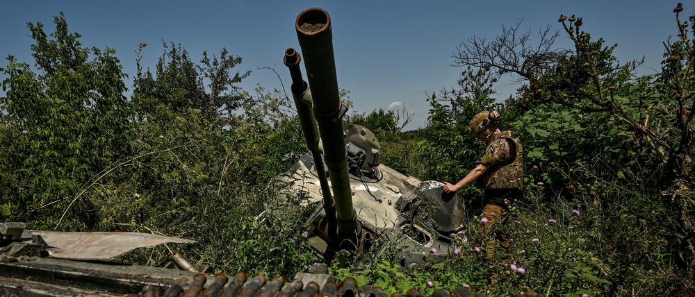 Ein ukrainischer Soldat an der Front im Süden.