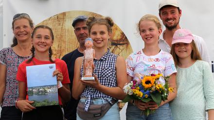 Auf dem diesjährigen Umweltfest im Volkspark wurde an Umweltprojekte von sechs Potsdamer Schulen der Klimapreis 2023 vergeben, unter anderem an die Schüler der AWO Grundschule „Marie Juchacz“ in Golm
