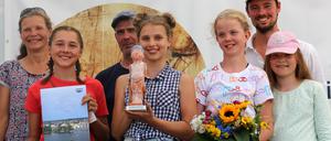 Auf dem diesjährigen Umweltfest im Volkspark wurde an Umweltprojekte von sechs Potsdamer Schulen der Klimapreis 2023 vergeben, unter anderem an die Schüler der AWO Grundschule „Marie Juchacz“ in Golm