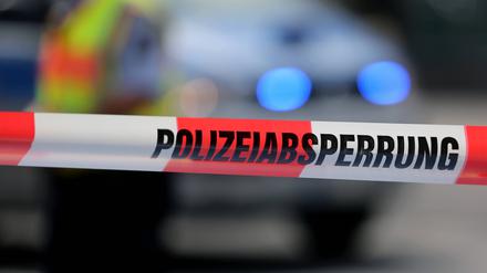  Eine Polizeiabsperrung an einem Unfallort.