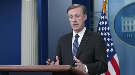 ARCHIV - 15.09.2023, USA, Washington: Jake Sullivan, nationaler Sicherheitsberater des Weißen Hauses, spricht während eines Briefings im Weißen Haus. Die USA und China wollen nach Angaben des Weißen Hauses in den kommenden Monaten weitere Gespräche auf «höchster Ebene» führen. (zu dpa "Biden-Berater Sullivan trifft Chinas Chef-Diplomat Wang Yi in Malta") Foto: Susan Walsh/AP/dpa +++ dpa-Bildfunk +++