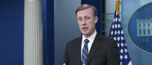 ARCHIV - 15.09.2023, USA, Washington: Jake Sullivan, nationaler Sicherheitsberater des Weißen Hauses, spricht während eines Briefings im Weißen Haus. Die USA und China wollen nach Angaben des Weißen Hauses in den kommenden Monaten weitere Gespräche auf «höchster Ebene» führen. (zu dpa "Biden-Berater Sullivan trifft Chinas Chef-Diplomat Wang Yi in Malta") Foto: Susan Walsh/AP/dpa +++ dpa-Bildfunk +++
