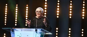 Kulturstaatsministerin Claudia Roth (Bündnis 90/Die Grünen) spricht bei der Eröffnungsveranstaltung der 72. Berlinale Internationalen Filmfestspiele, hier im Februar 2022. 