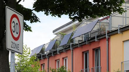 Photovoltaik am Balkon, Balkonkraftwerk für die private Stromerzeugung.