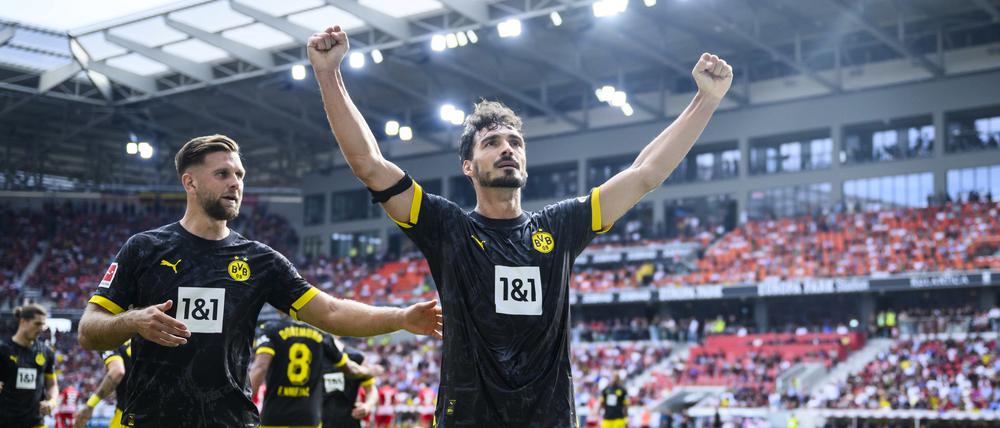 Zuletzt gut in Fahrt. Mats Hummels (r) jubelt nach dem Tor zum 2:4 in Freiburg.