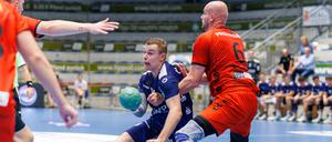 Moritz Sauter (in Blau) erzielte bei 24 Versuchen 16 Tore.