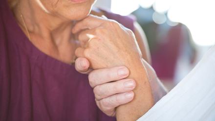Mehr als 9200 Menschen seien 2021 an Alzheimer gestorben.