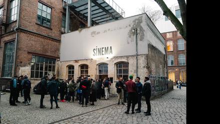Das Sinema Transtopia residiert seit 2023 in einem Hinterhof in Wedding.