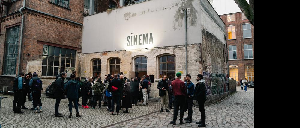 Das Sinema Transtopia ist ein wichtiger Ort für die postmigrantische Kultur Berlins. Ohne die Konzeptförderung kann er nicht fortbestehen.