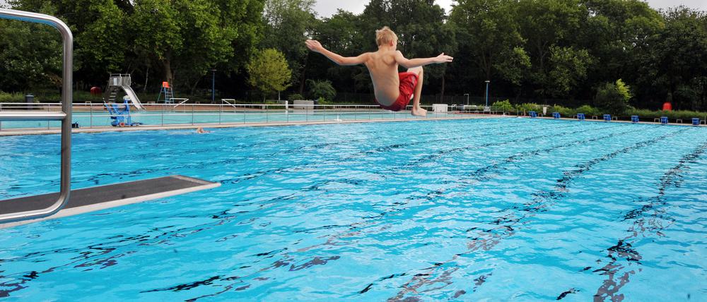 Marzahn-Hellersdorf war bislang der einzige Berliner Bezirk ohne Freibad. Das soll sich ändern: Für den Bau eines Kombibads wurden jetzt die nötigen Gelder im Haushalt eingestellt.