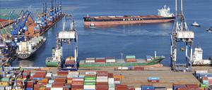 Die Industriestaatenorganisation OECD sieht nur verhaltene Wachstumsaussichten für die Weltwirtschaft im kommenden Jahr, ein Risiko ist die unsichere Entwicklung in China.