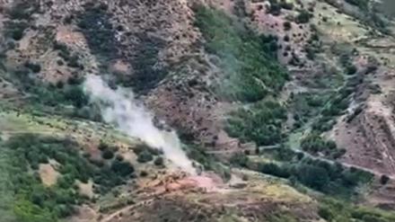 Auf diesem Videostandbild vom aserbaidschanischen Verteidigungsministerium steigt Rauch über einem Gebiet auf, in dem sich nach aserbaidschanischen Angaben Stellungen der armenischen Streitkräfte in dem Gebiet Berg-Karabach befinden.