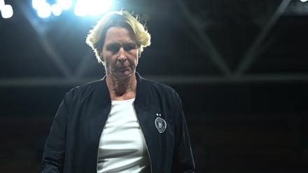 Martina Voss-Tecklenburg kann derzeit ihren Job als Bundestrainerin nicht ausüben.