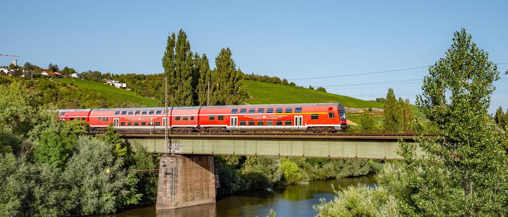 Doppelstockzug der Bauart 760 von Wedler-Franz-Logistik (WFL) aus Potsdam