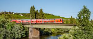 Doppelstockzug der Bauart 760 von Wedler-Franz-Logistik (WFL) aus Potsdam