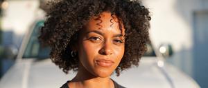 Aminata Belli ist studierte Modejournalistin, heute arbeitet sie verstärkt zu politischen und gesellschaftskritischen Themen.