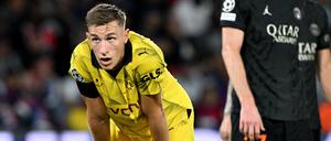 BVB-Verteidiger Nico Schlotterbeck ist enttäuscht nach der Niederlage in Paris.