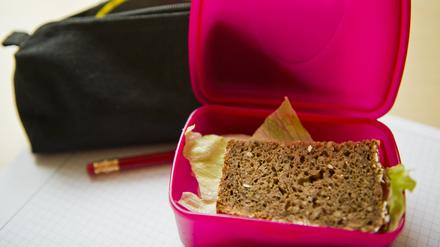 Lehrkräfte berichten in der aktuellen Ausgabe des Deutschen Schulbarometers von Ängsten und Sorgen, die sie bei ihren Schülerinnen und Schülern beobachten.